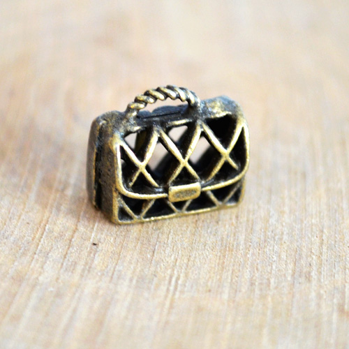 Подвеска металлическая "Плетеная сумка", цвет бронзовый