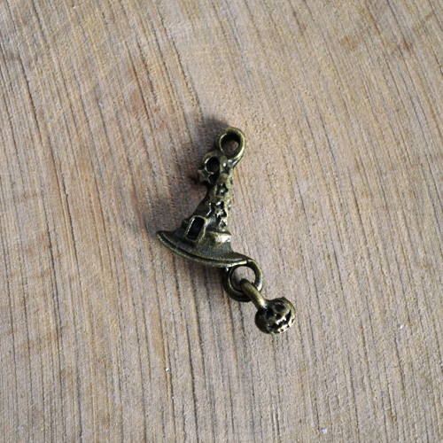 Подвеска металлическая "Шляпа волшебника", цвет бронзовый