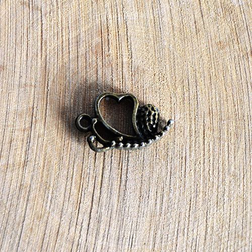 Подвеска металлическая "Бабочка-сердечко", цвет бронзовый