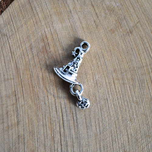 Подвеска металлическая "Шляпа волшебника", цвет серебряный