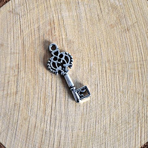 Подвеска металлическая "Ключ", цвет серебряный