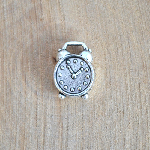 Подвеска металлическая "Будильник", цвет серебряный