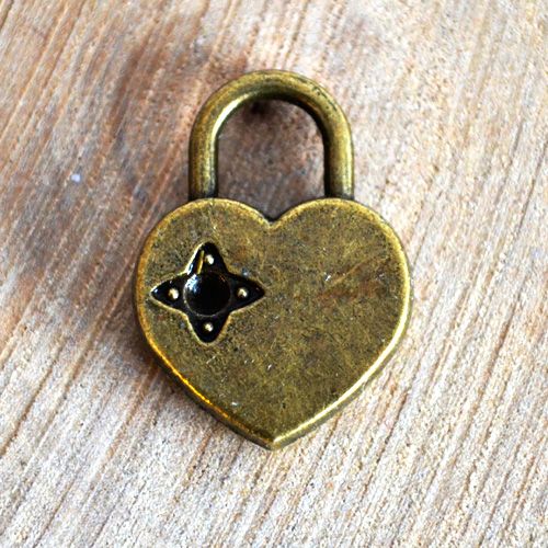 Подвеска металлическая "Замок сердце", цвет бронзовый