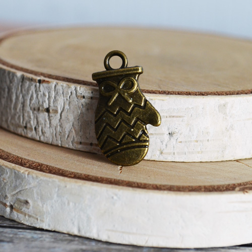 Подвеска металлическая "Варежка", цвет бронзовый
